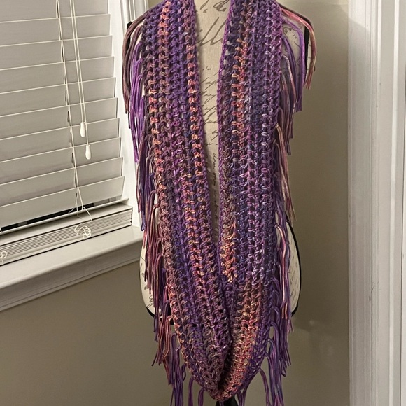 Handmade infinity fringe scarf mermaid color theme - Picture 7 of 9
